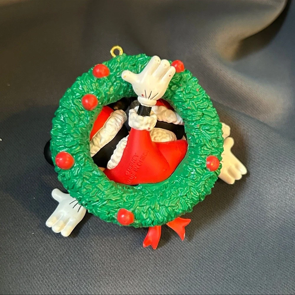 Disney Mickey & Minnie Christmas Wreath Figurine - Red, Green, White